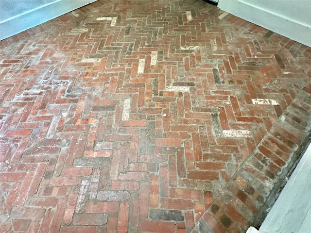 505 S Grand Avenue, Gainesville, TX 76240