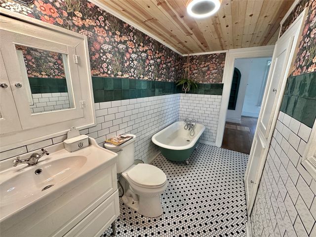 505 S Grand Avenue, Gainesville, TX 76240