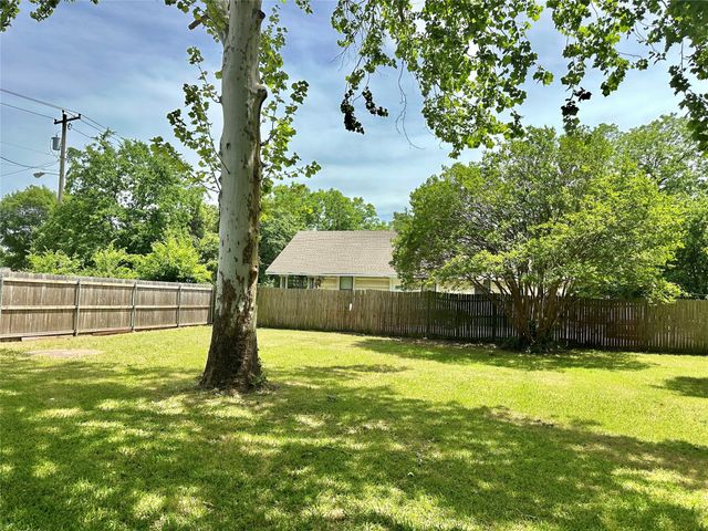 505 S Grand Avenue, Gainesville, TX 76240