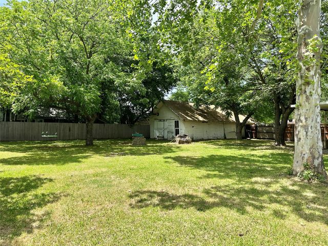 505 S Grand Avenue, Gainesville, TX 76240