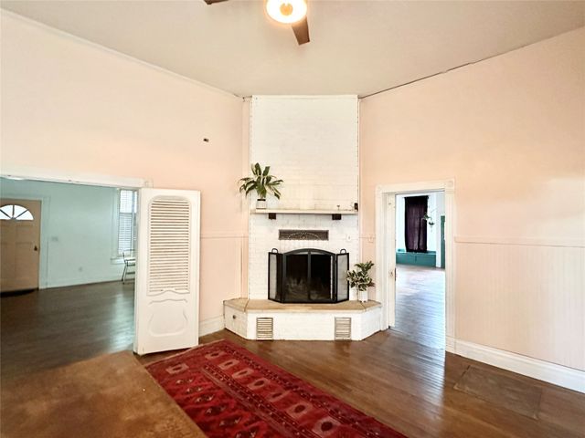 505 S Grand Avenue, Gainesville, TX 76240