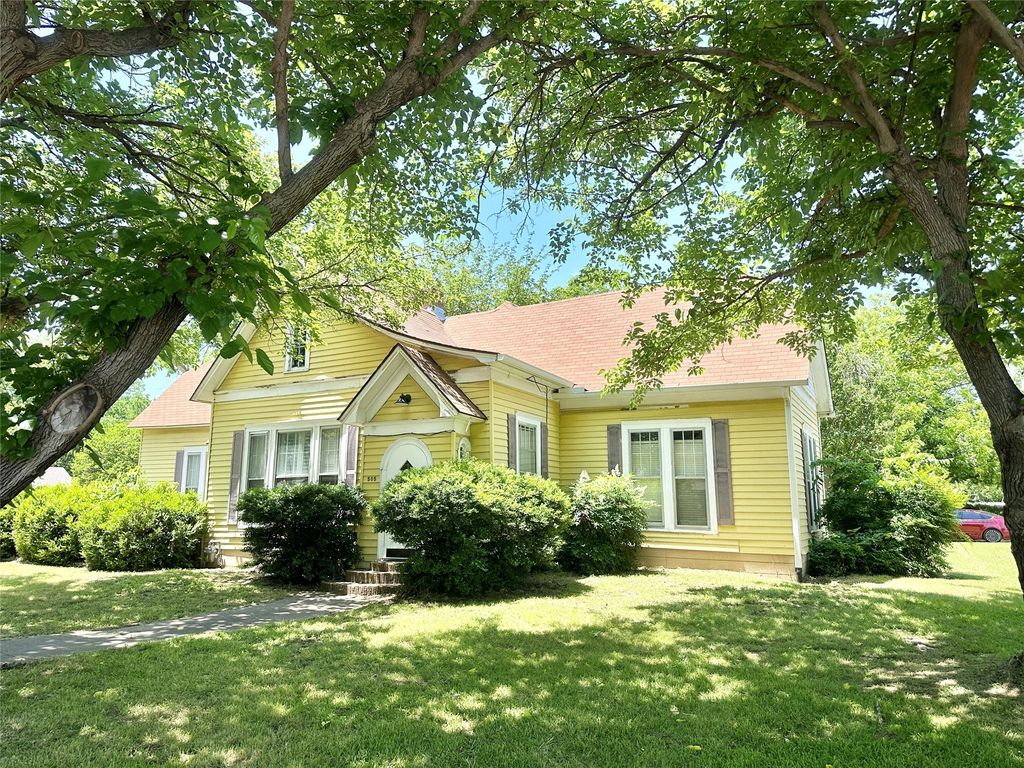 505 S Grand Avenue, Gainesville, TX 76240