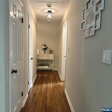 20 Lenape Drive, Roseland, NJ 07068