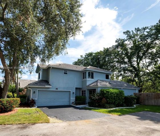 8815 Woodside Court, Davie, FL 33328