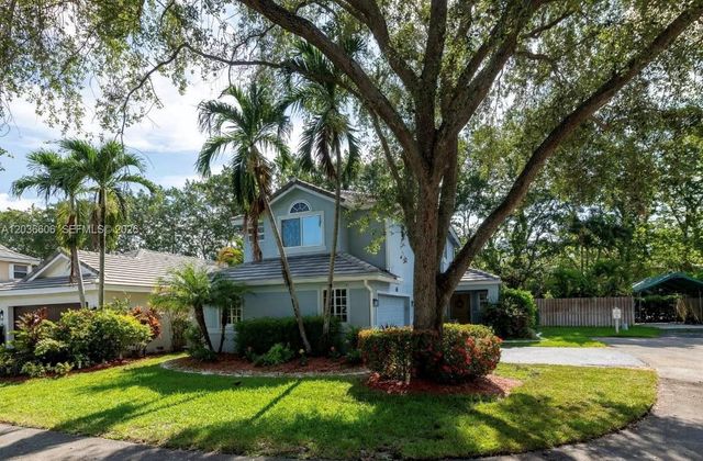 8815 Woodside Court, Davie, FL 33328
