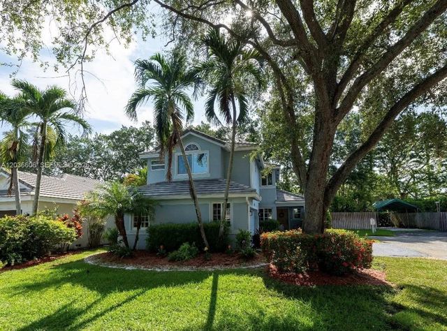 8815 Woodside Court, Davie, FL 33328