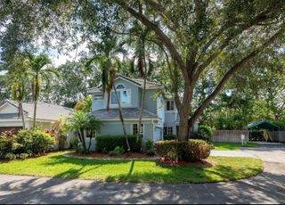 8815 Woodside Court, Davie, FL 33328