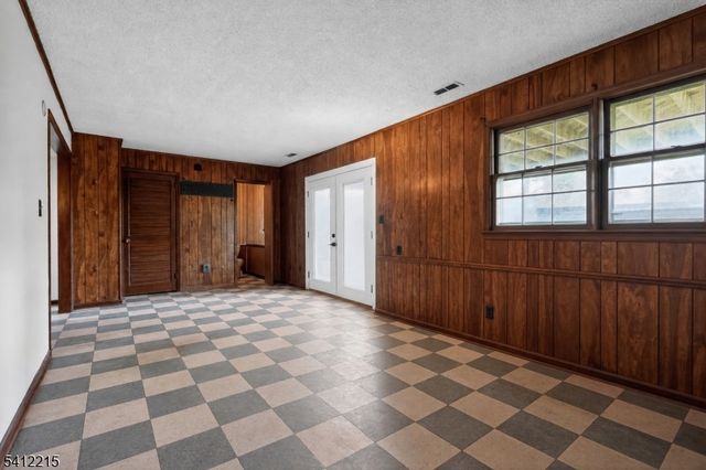 1 Mountain View Ct, Clinton Twp., NJ 08833
