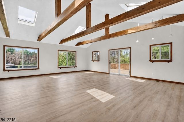 1 Mountain View Ct, Clinton Twp., NJ 08833