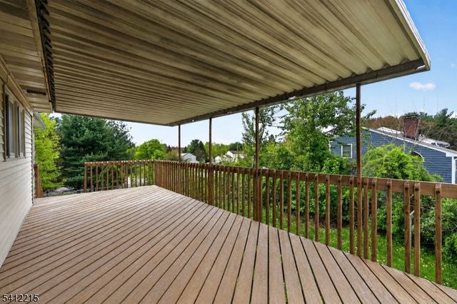 1 Mountain View Ct, Clinton Twp., NJ 08833