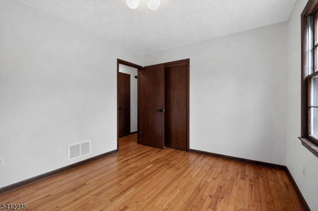 1 Mountain View Ct, Clinton Twp., NJ 08833