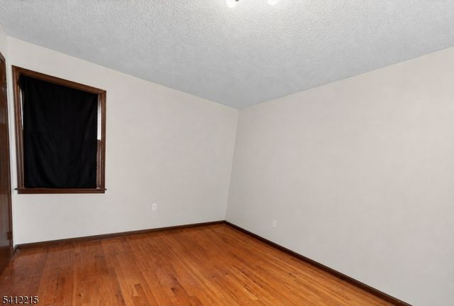 1 Mountain View Ct, Clinton Twp., NJ 08833