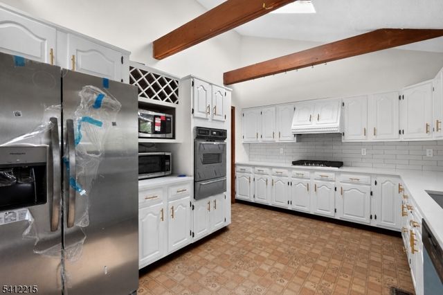 1 Mountain View Ct, Clinton Twp., NJ 08833