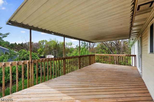 1 Mountain View Ct, Clinton Twp., NJ 08833