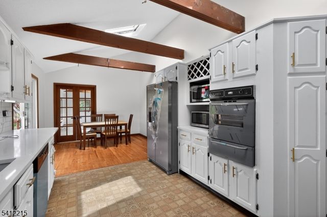 1 Mountain View Ct, Clinton Twp., NJ 08833