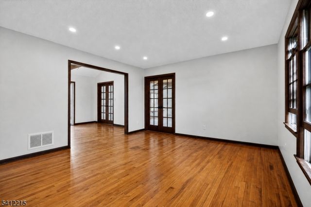 1 Mountain View Ct, Clinton Twp., NJ 08833