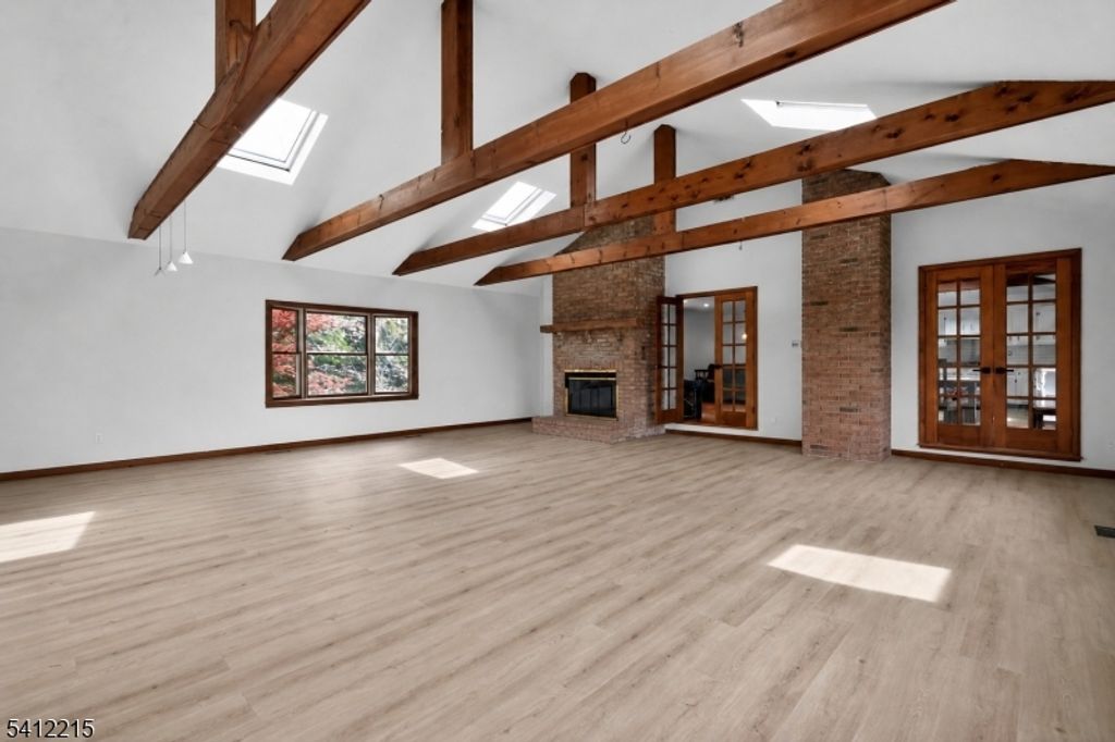 1 Mountain View Ct, Clinton Twp., NJ 08833