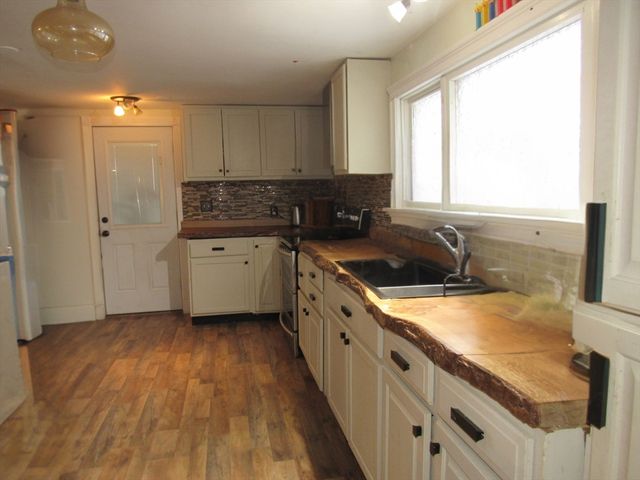 4 Linden Ct, New Bedford, MA 02740