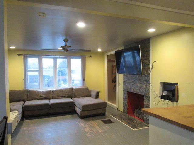 4 Linden Ct, New Bedford, MA 02740