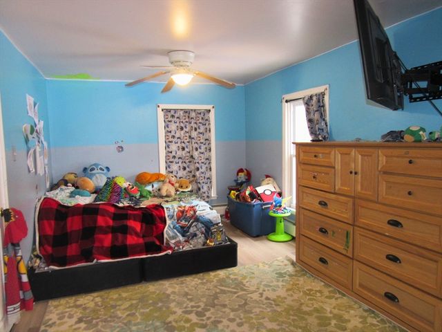 4 Linden Ct, New Bedford, MA 02740