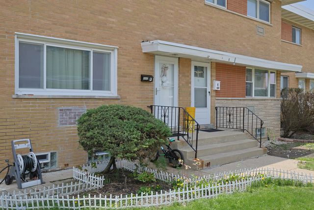 8668 Gregory Lane F, Des Plaines, IL 60016