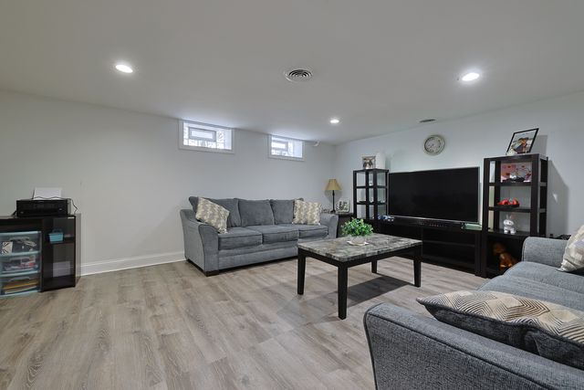 8668 Gregory Lane F, Des Plaines, IL 60016