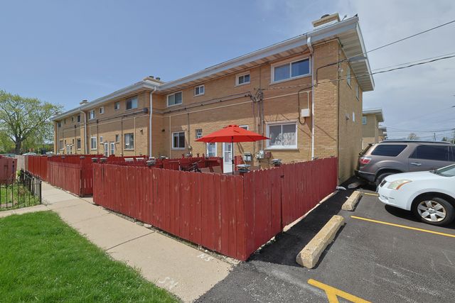 8668 Gregory Lane F, Des Plaines, IL 60016