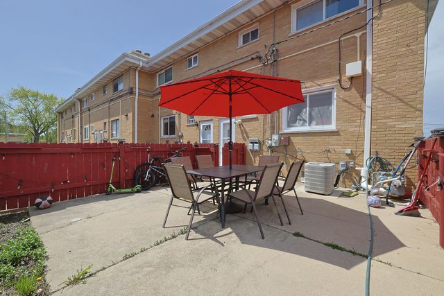 8668 Gregory Lane F, Des Plaines, IL 60016