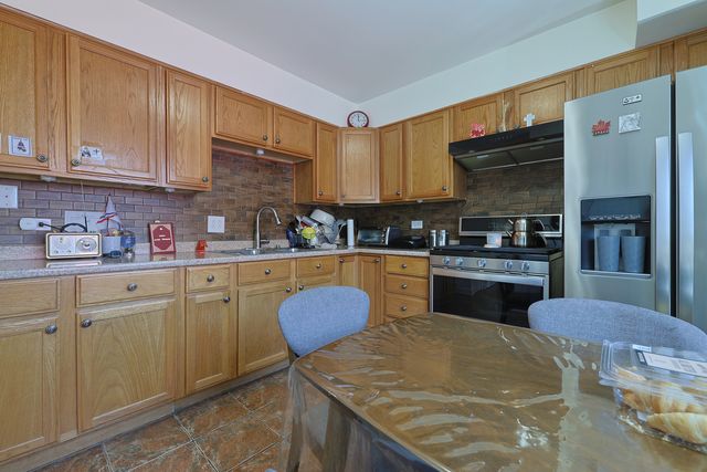8668 Gregory Lane F, Des Plaines, IL 60016