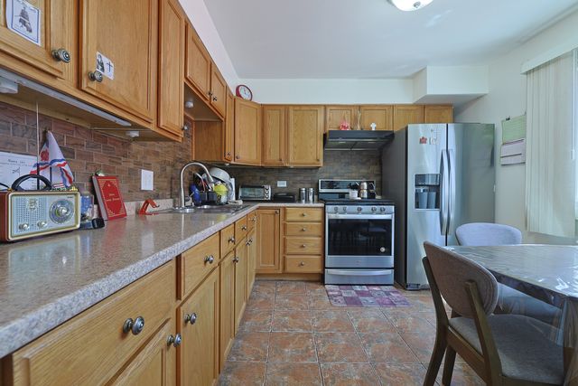 8668 Gregory Lane F, Des Plaines, IL 60016