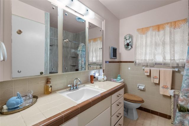 1904 Amy Drive, Baytown, TX 77520