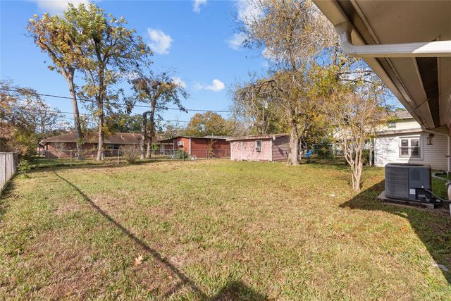 1904 Amy Drive, Baytown, TX 77520