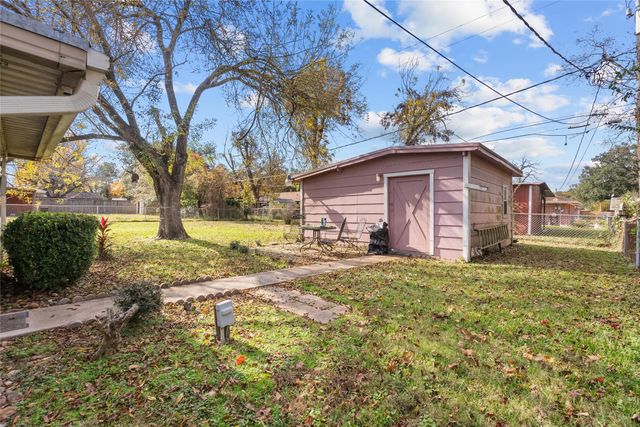 1904 Amy Drive, Baytown, TX 77520