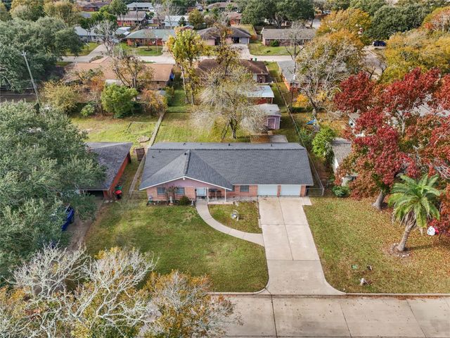 1904 Amy Drive, Baytown, TX 77520