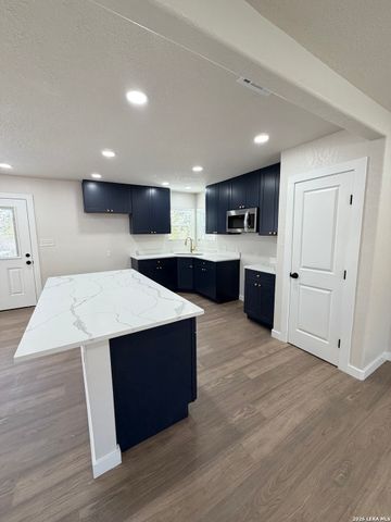 1114 Halliday, San Antonio, TX 78210