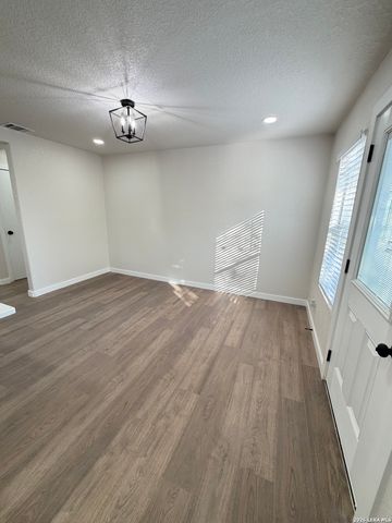 1114 Halliday, San Antonio, TX 78210