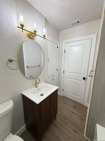 1114 Halliday, San Antonio, TX 78210