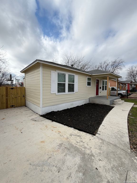 1114 Halliday, San Antonio, TX 78210