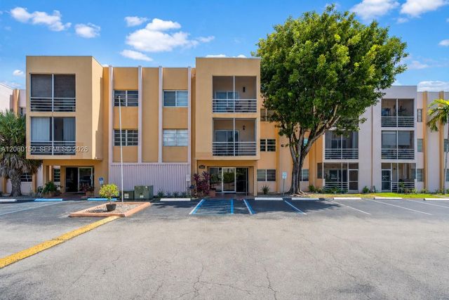 15888 SW 95th Ave 317, Miami, FL 33157