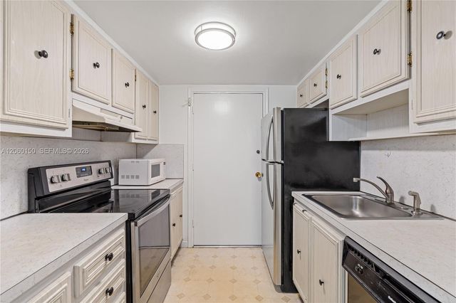 15888 SW 95th Ave 317, Miami, FL 33157