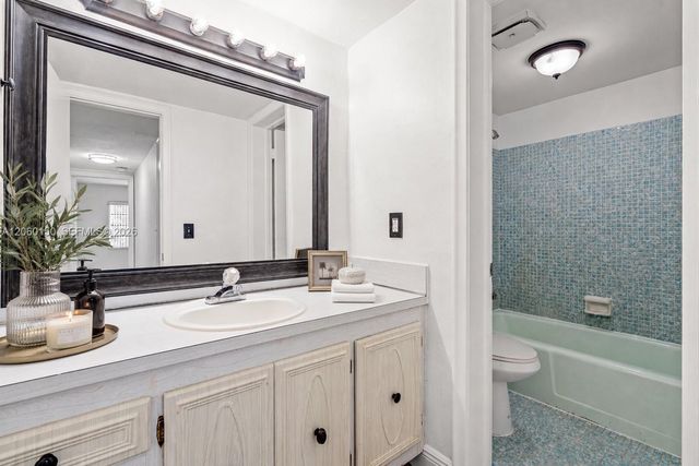 15888 SW 95th Ave 317, Miami, FL 33157