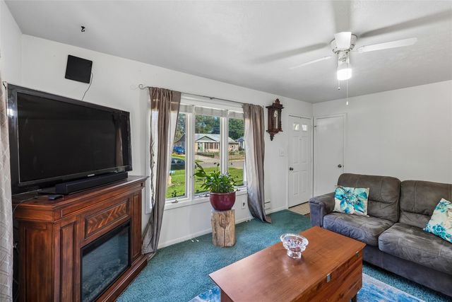 2313 E 25th Street, Des Moines, IA 50317