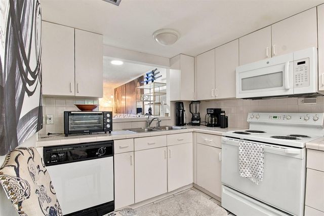 6346 NEWTOWN CIRCLE 46B4, Tampa, FL 33615