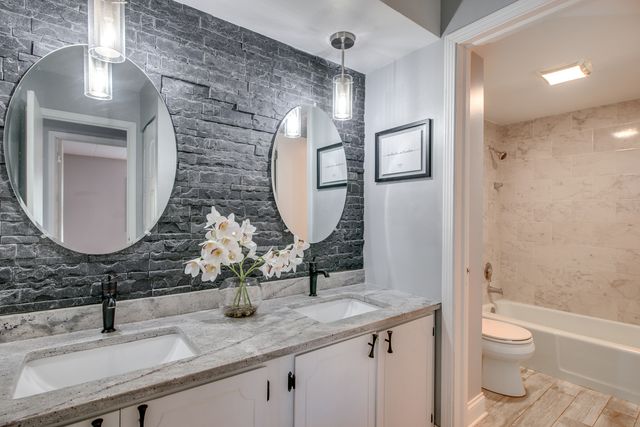 218 E Bailey Road F, Naperville, IL 60565