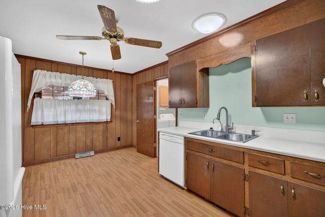 3933 Sweetbriar Road, Wilmington, NC 28403