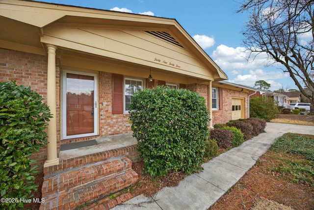 3933 Sweetbriar Road, Wilmington, NC 28403