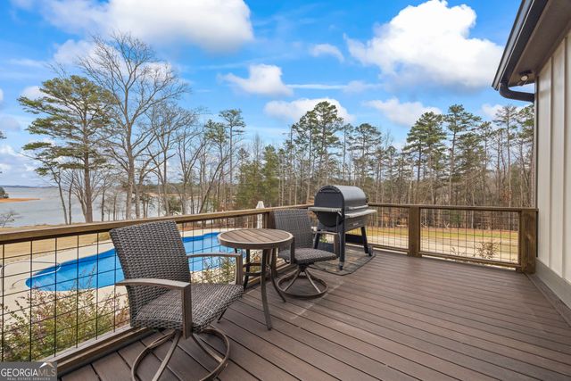 300 Black Point Drive, Hartwell, GA 30643