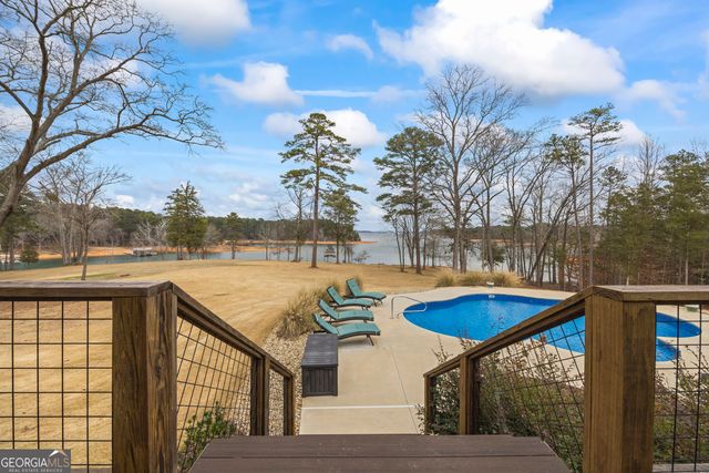 300 Black Point Drive, Hartwell, GA 30643