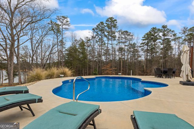300 Black Point Drive, Hartwell, GA 30643