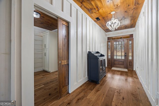 300 Black Point Drive, Hartwell, GA 30643